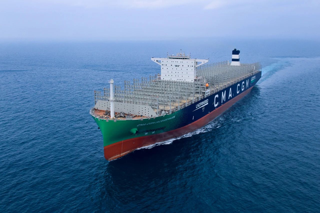 El primer buque portacontenedores ultragrande del mundo propulsado por GNL de doble combustible (23.000 TEU)