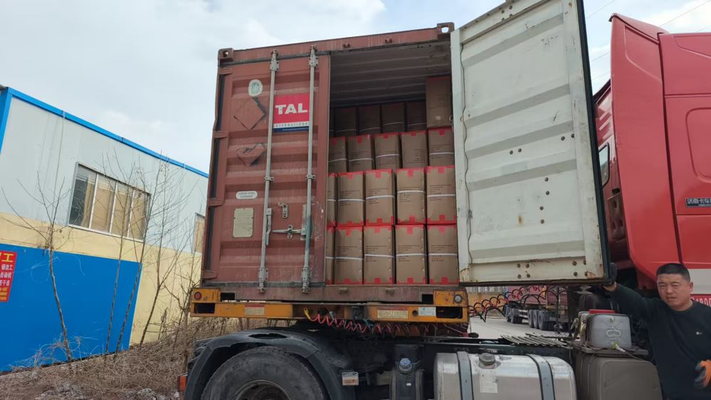 Entrega de discos de corte en camión