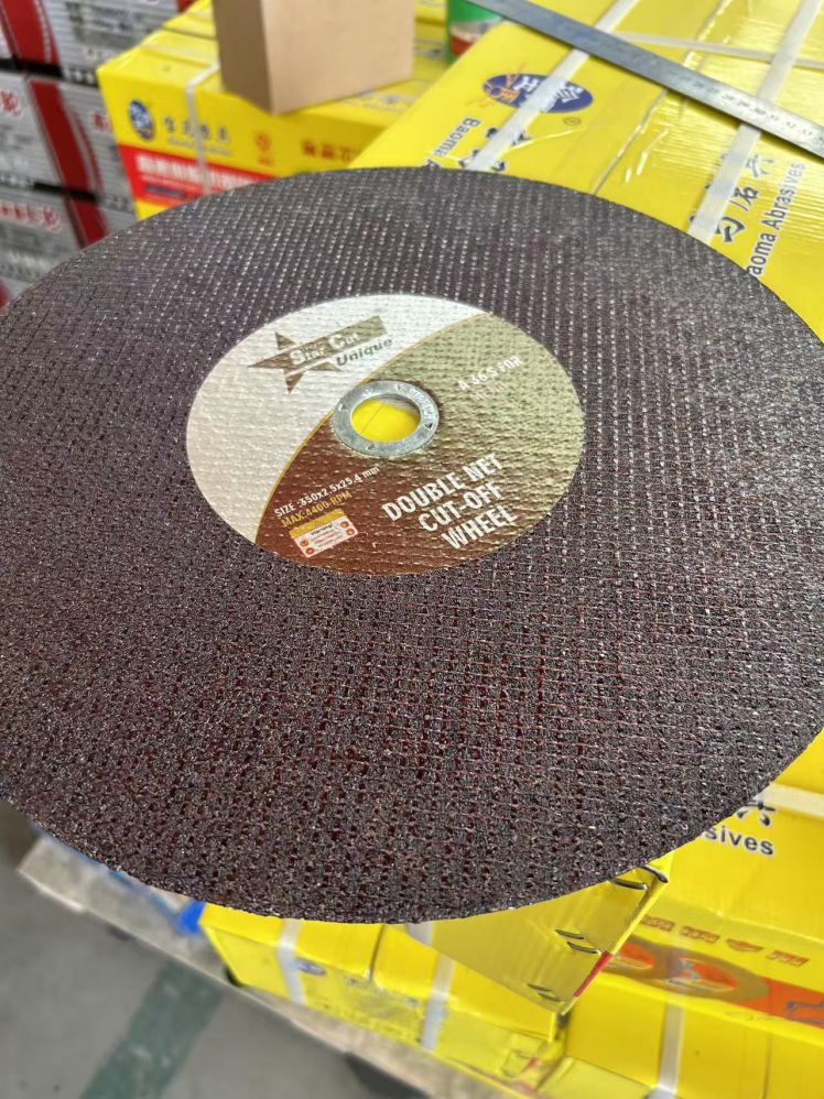 Entrega de discos de corte en camión
